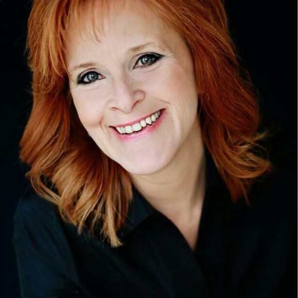 Meet your Posher, Janet - Picture 1 of 1
