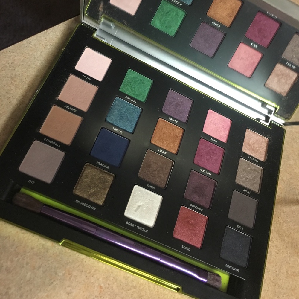 discontinued Urban decay vice pallet.