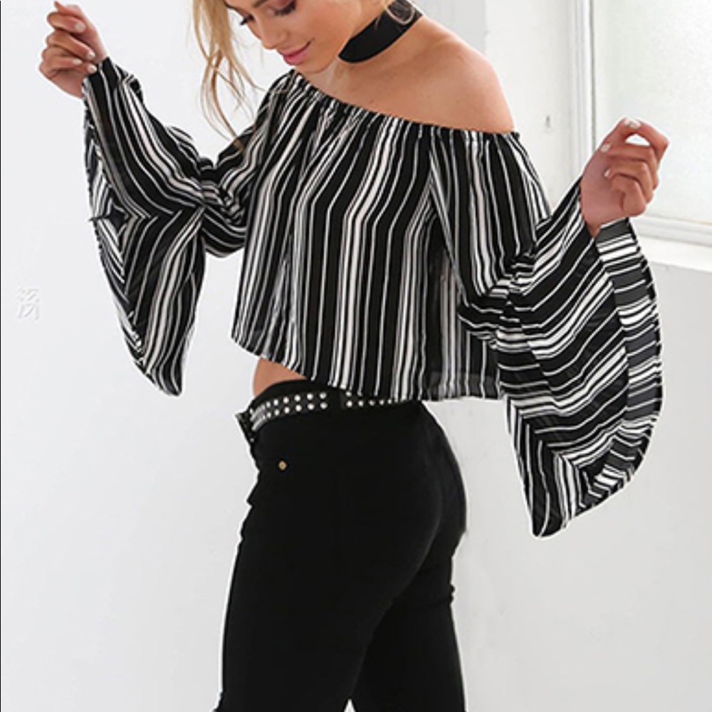 🌼 Cold Shoulder Crop Top