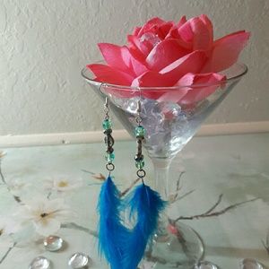 Earrings with feathers