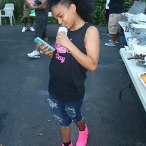 Meet your Posher, Teona