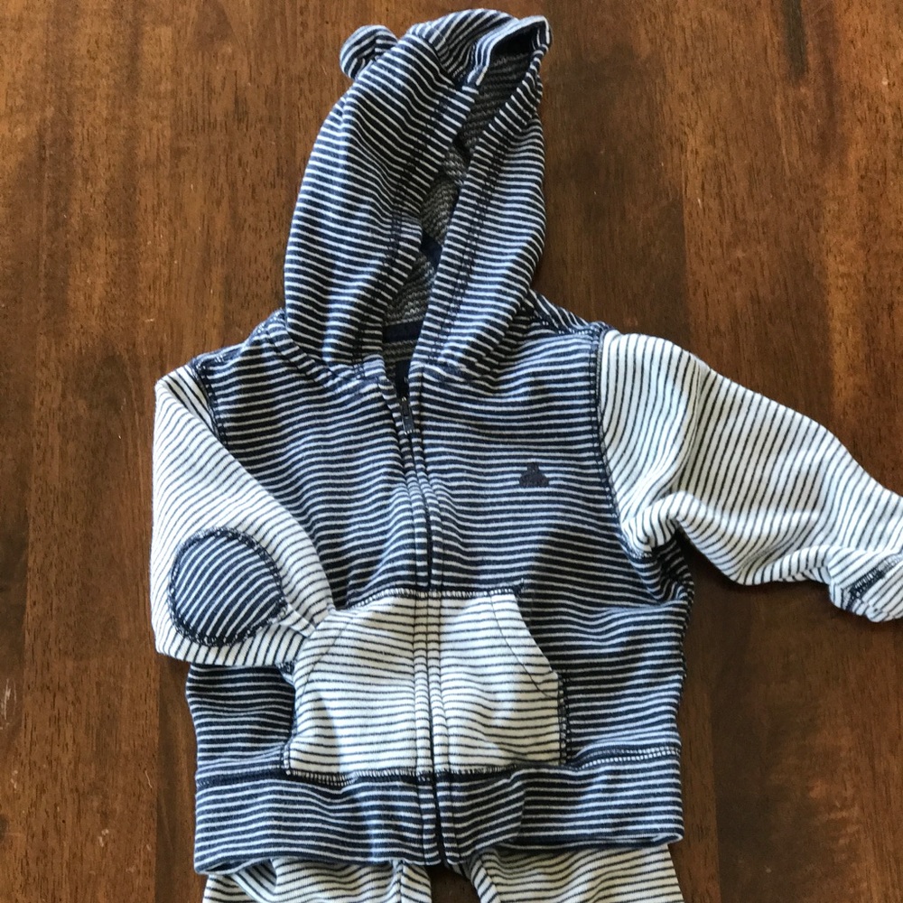 GAP - size 18-24 cute and cozy!