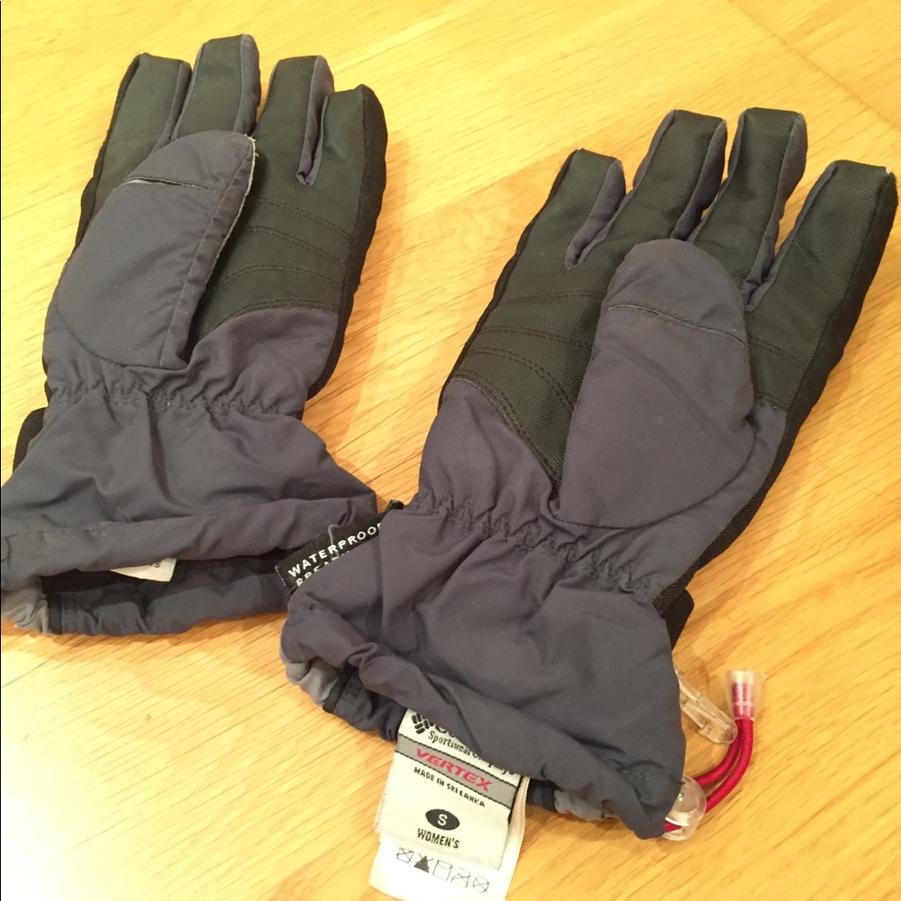 2 for $20 Columbia sports gloves North face jacket