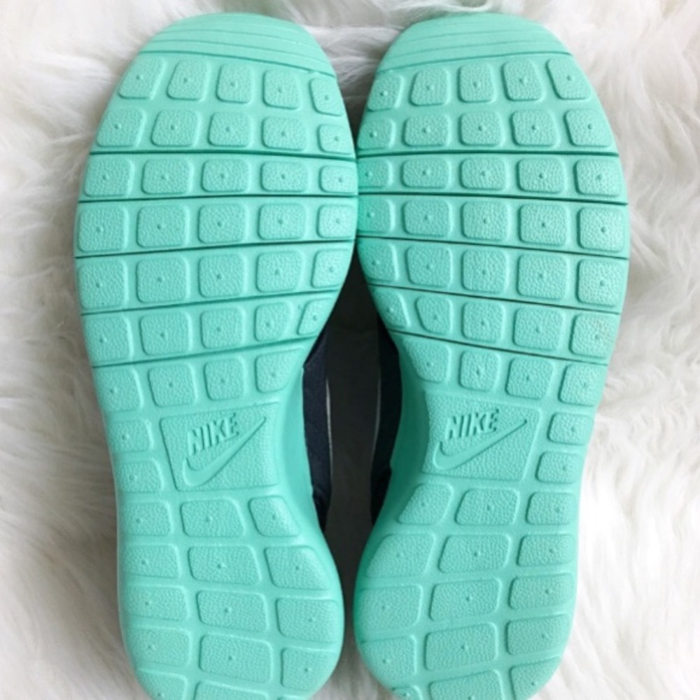 NIKE ROSHE ONE SE WOMENS SHOES GRAY SPECIALEDITION - Picture 5 of 7