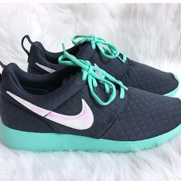 NIKE ROSHE ONE SE WOMENS SHOES GRAY SPECIALEDITION - Picture 2 of 7