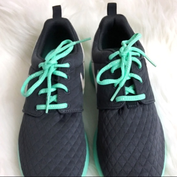 NIKE ROSHE ONE SE WOMENS SHOES GRAY SPECIALEDITION - Picture 4 of 7