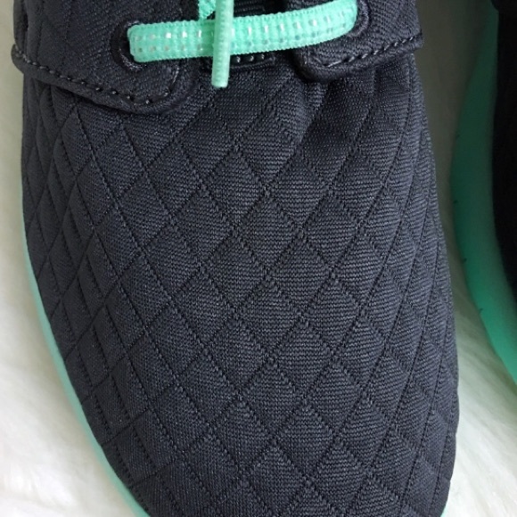 NIKE ROSHE ONE SE WOMENS SHOES GRAY SPECIALEDITION - Picture 6 of 7