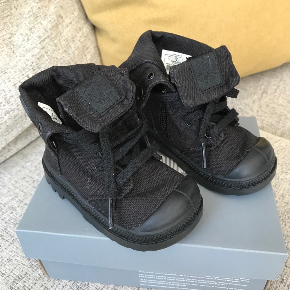 Brand new Palladium boots!
