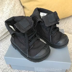 Brand new Palladium boots!