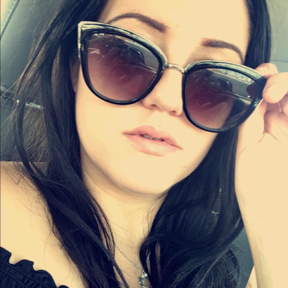 Meet your Posher, Ariel