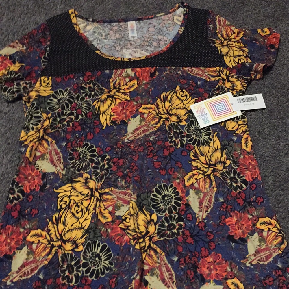 NWT Lularoe Classic size medium