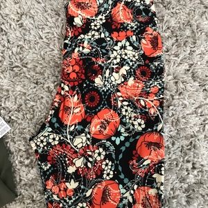 Lularoe one size poppy leggings