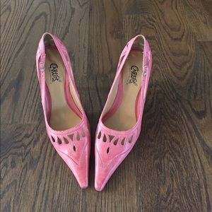 Size 9.5 Carlos Santana pink pointed toe heels.