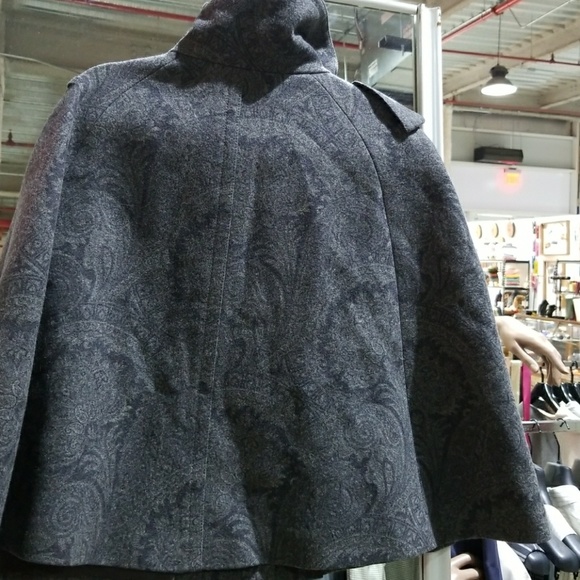 Burberry wool cape - Picture 3 of 8