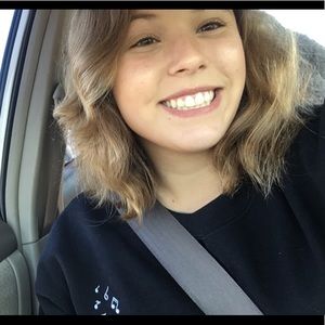 MEET YOUR POSHER, Daniela