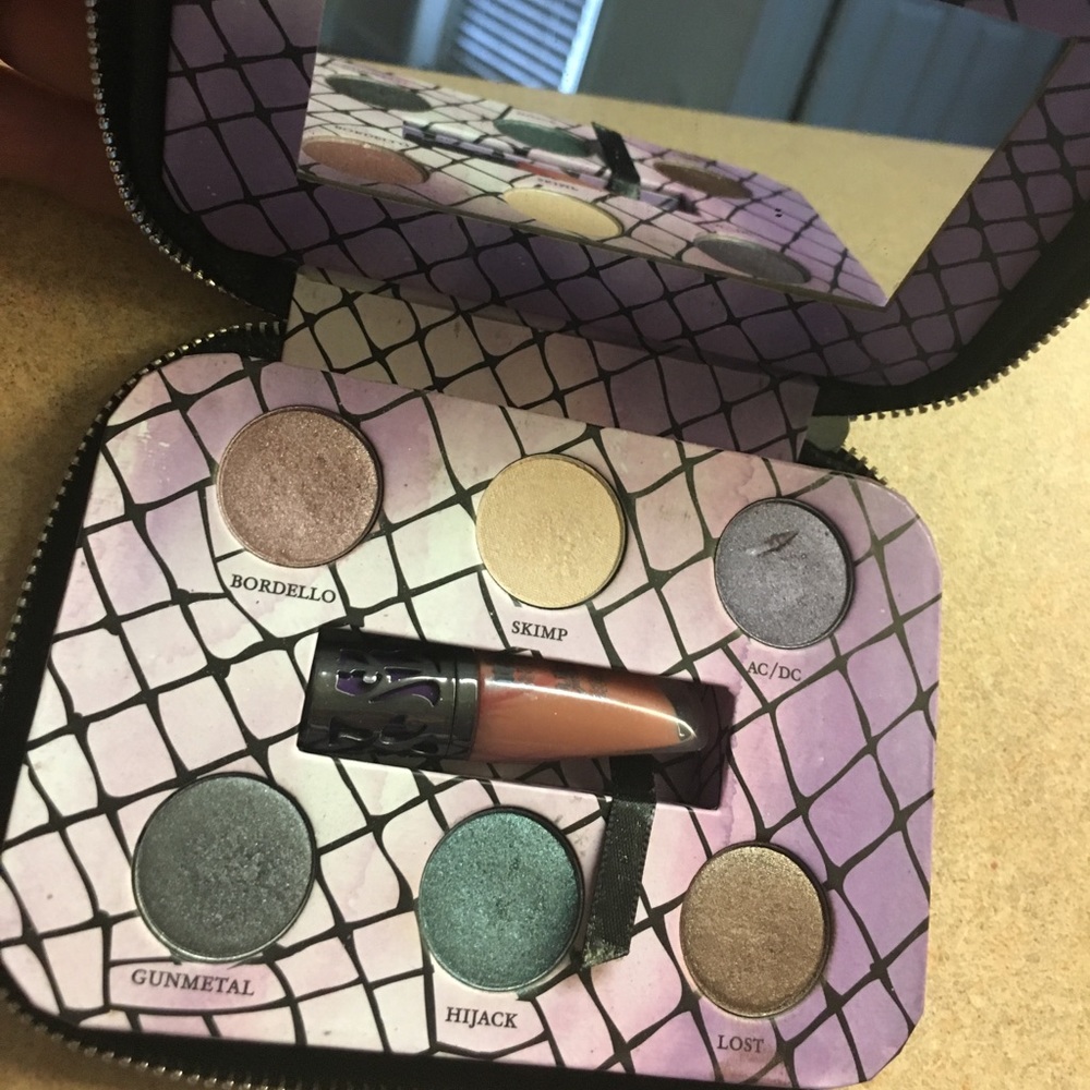 Urban decay limited-edition feminine palette