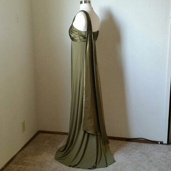 One shoulder floor length gown - Picture 4 of 6