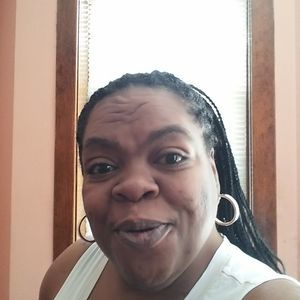 Meet your Posher, Yolanda