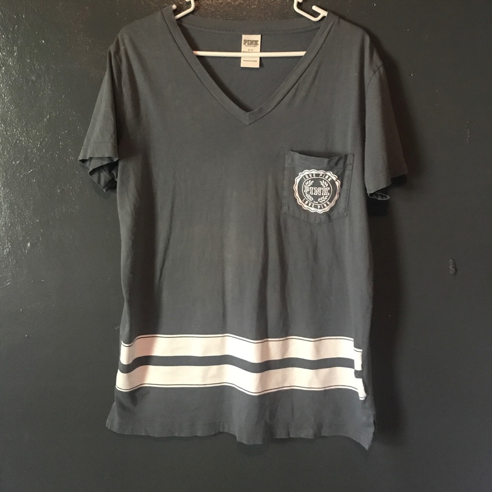 •• VS PINK T-Shirt ••