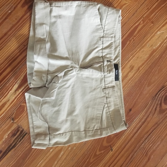Khaki shorts - Picture 1 of 3