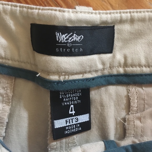 Khaki shorts - Picture 2 of 3