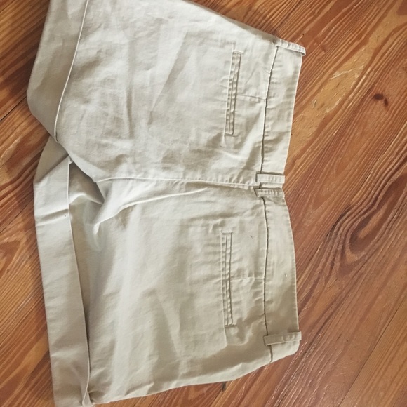 Khaki shorts - Picture 3 of 3