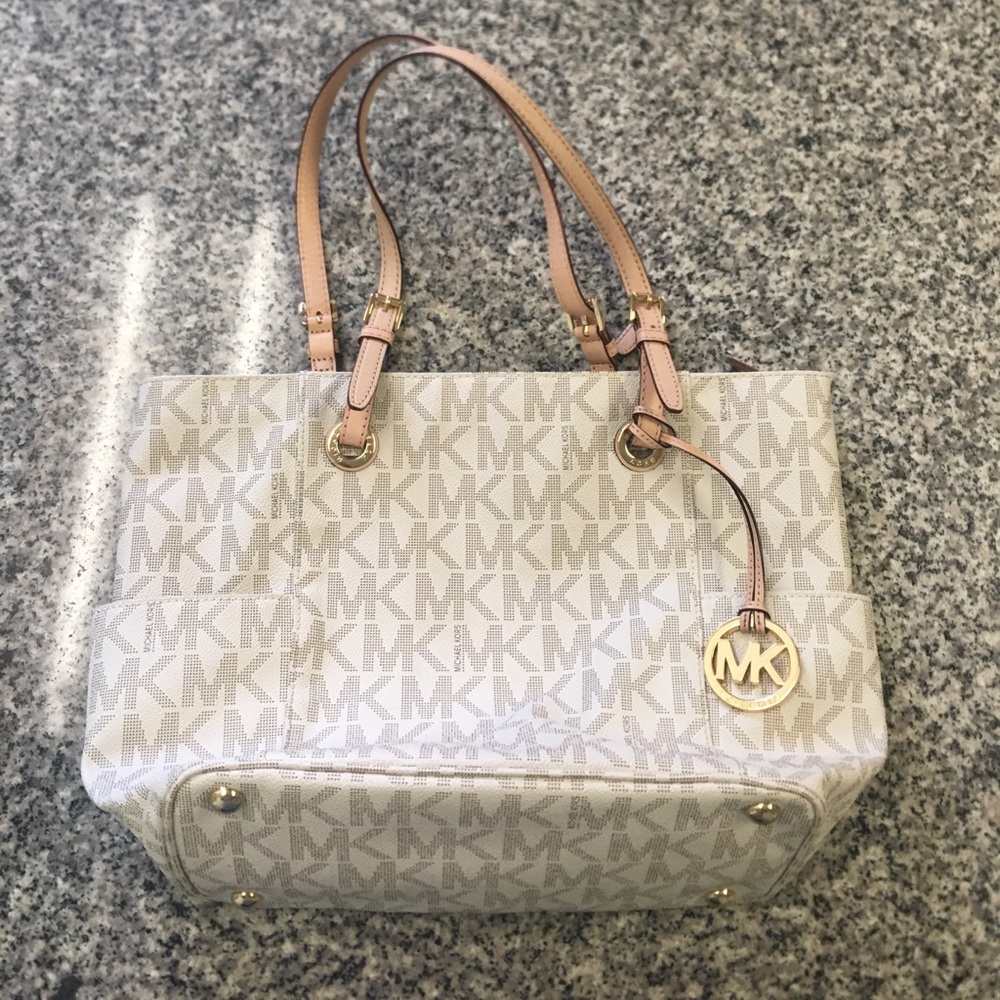 Michael kors shoulder strap bag