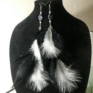 Earrings with feathers