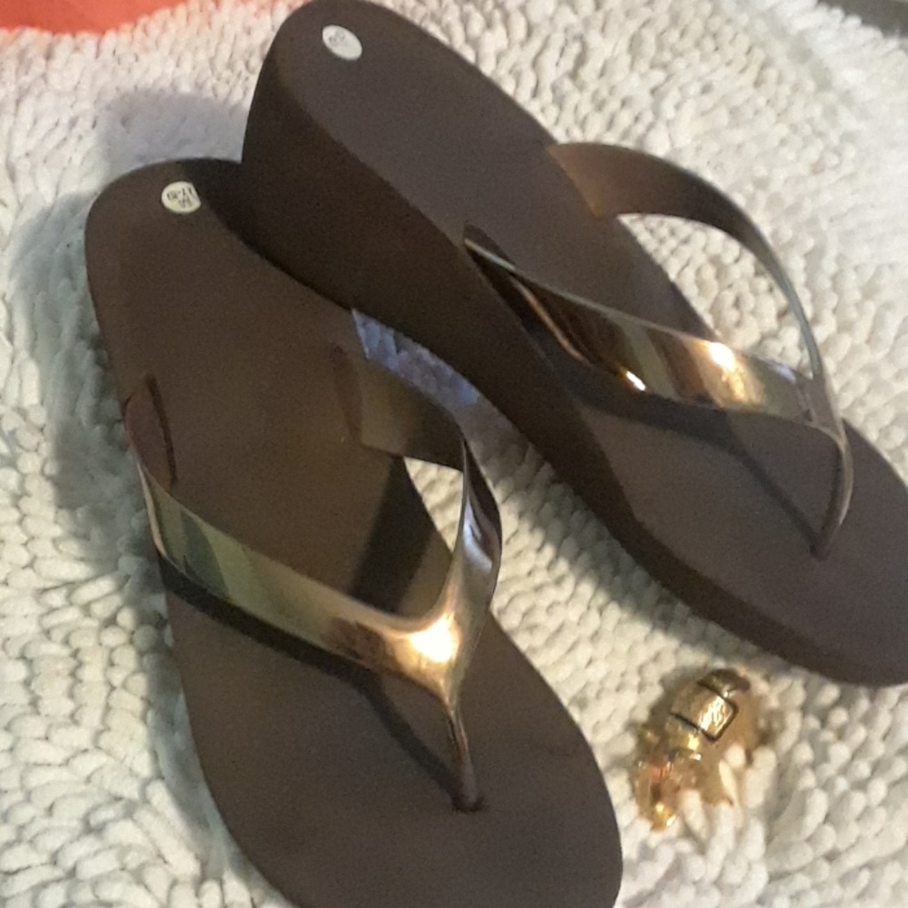 NWT boutique platform flip flops size 7/8
