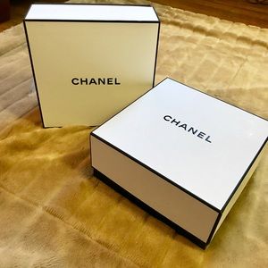 CHANEL Square Fragrance Box 100% authentic