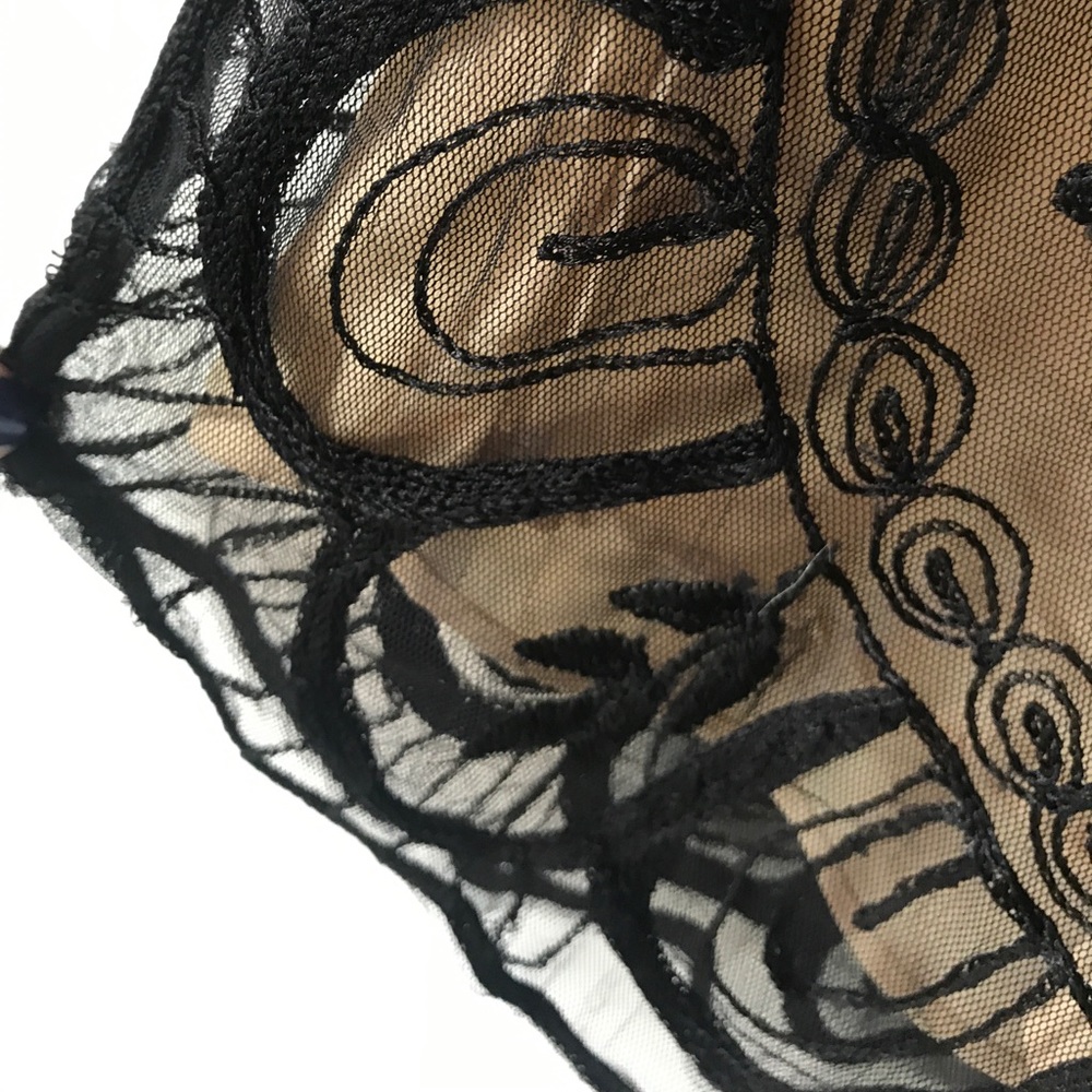 Black laced dress with beading. - Picture 4 of 5