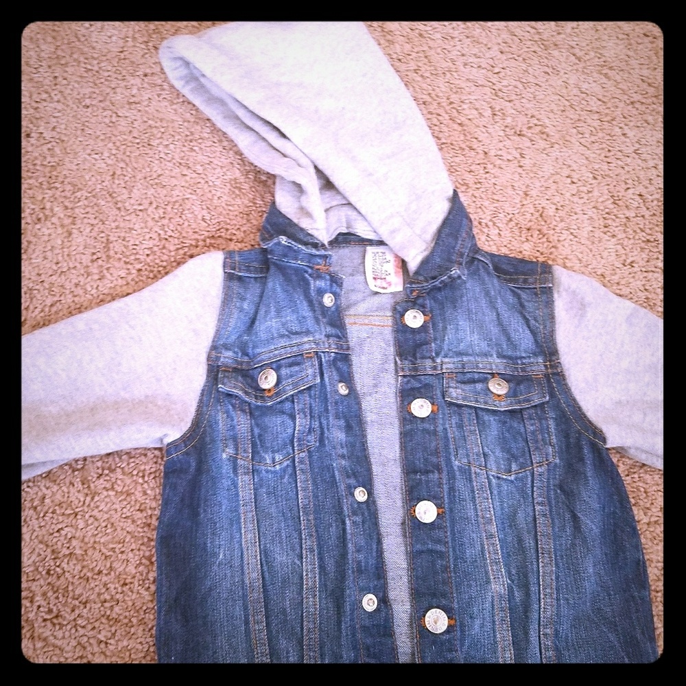 H&M jean jacket w/cotton sleeves, removable hood