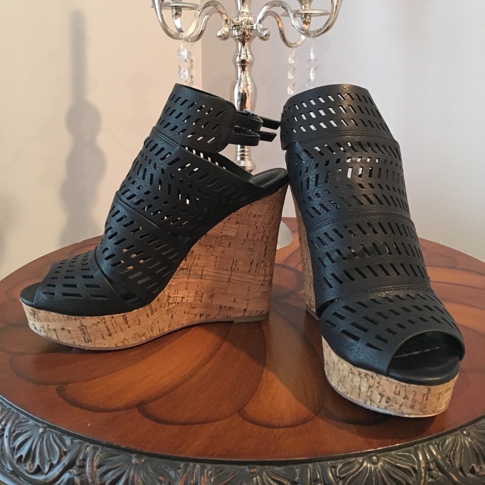 Charles David Wedges - Picture 2 of 4