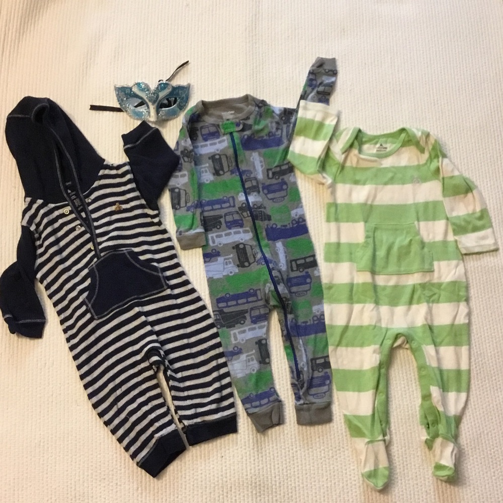 3 pieces: 1 Pajamas 2 one-piece Baby GAP