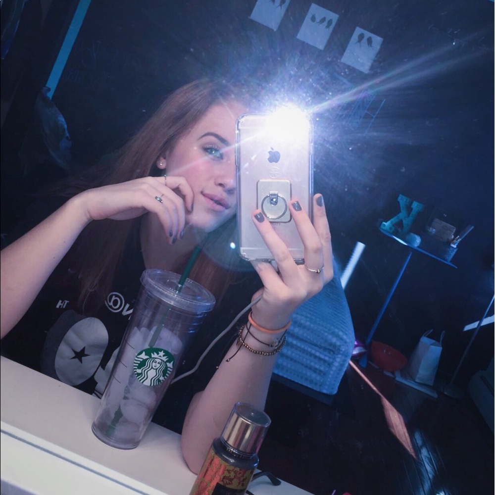 Meet your Posher, Karis