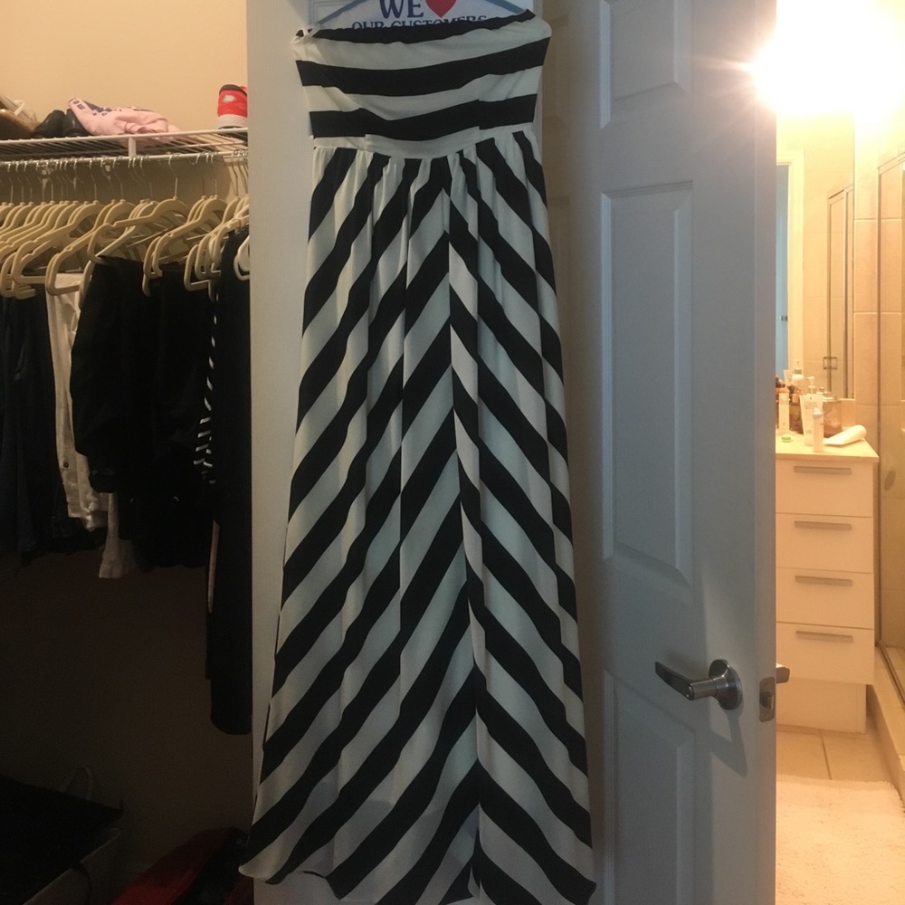Lulus B&W striped maxi dress, small