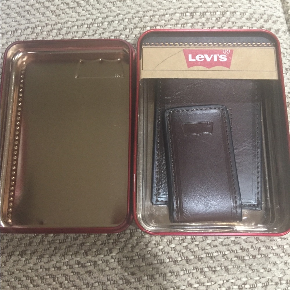 LEVIS men’s wallet with money clip