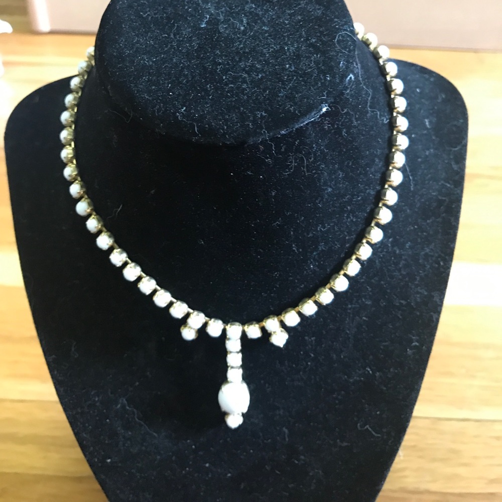 Vintage choker! Gold and white.