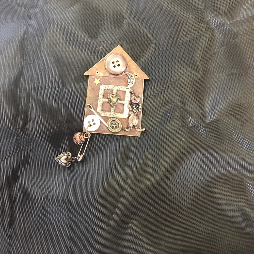 Vintage pin🎈