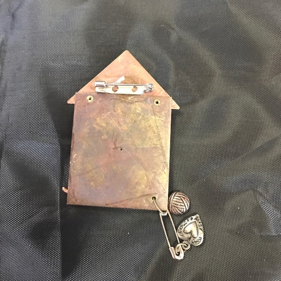 Vintage pin🎈 - Picture 2 of 2