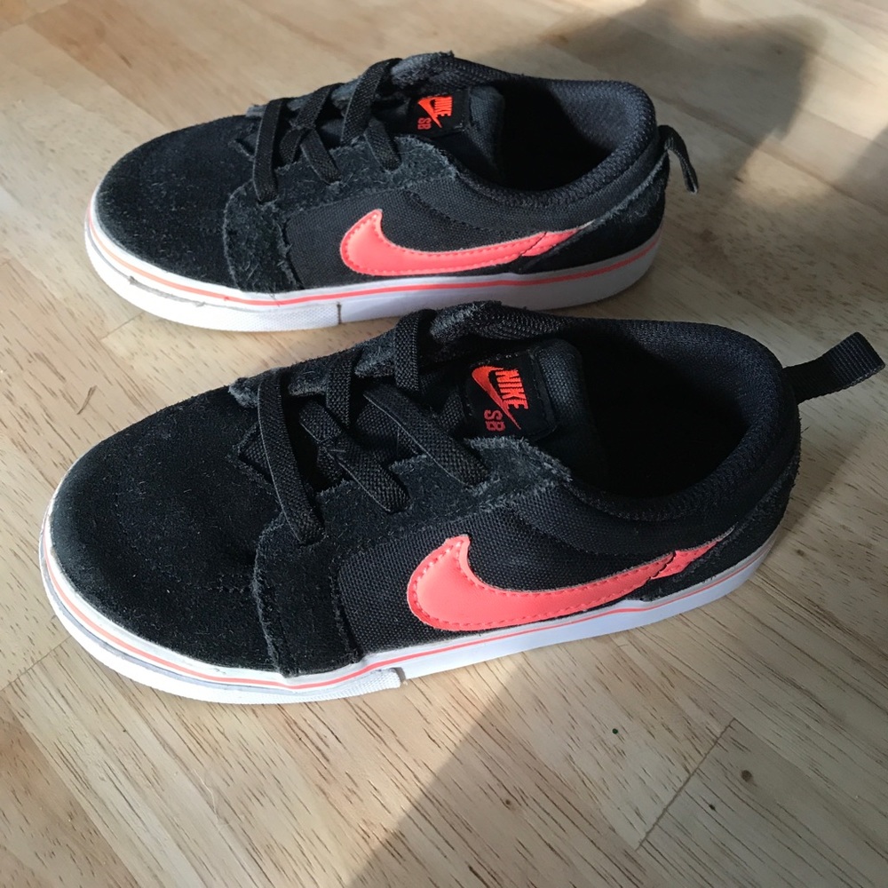 Nike SB Satire Black / Hot Lava color