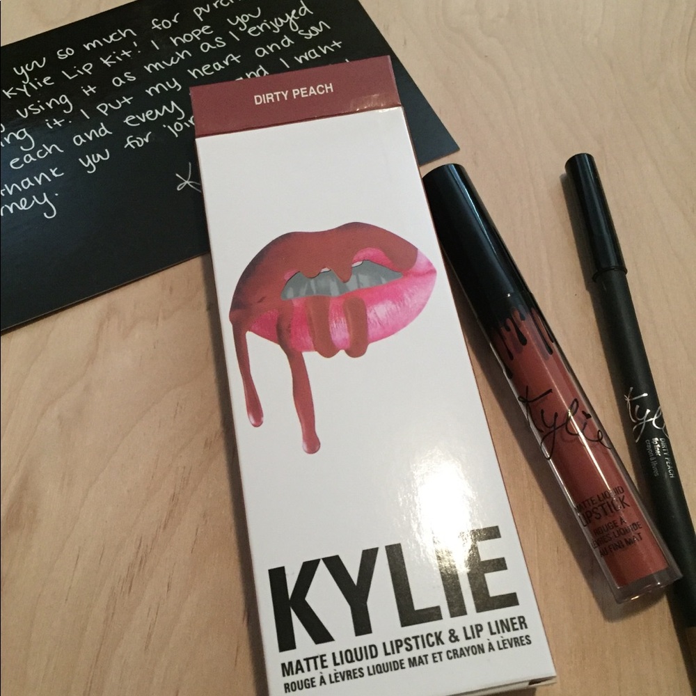 Brand new Kylie Lip kit in Dirty peach