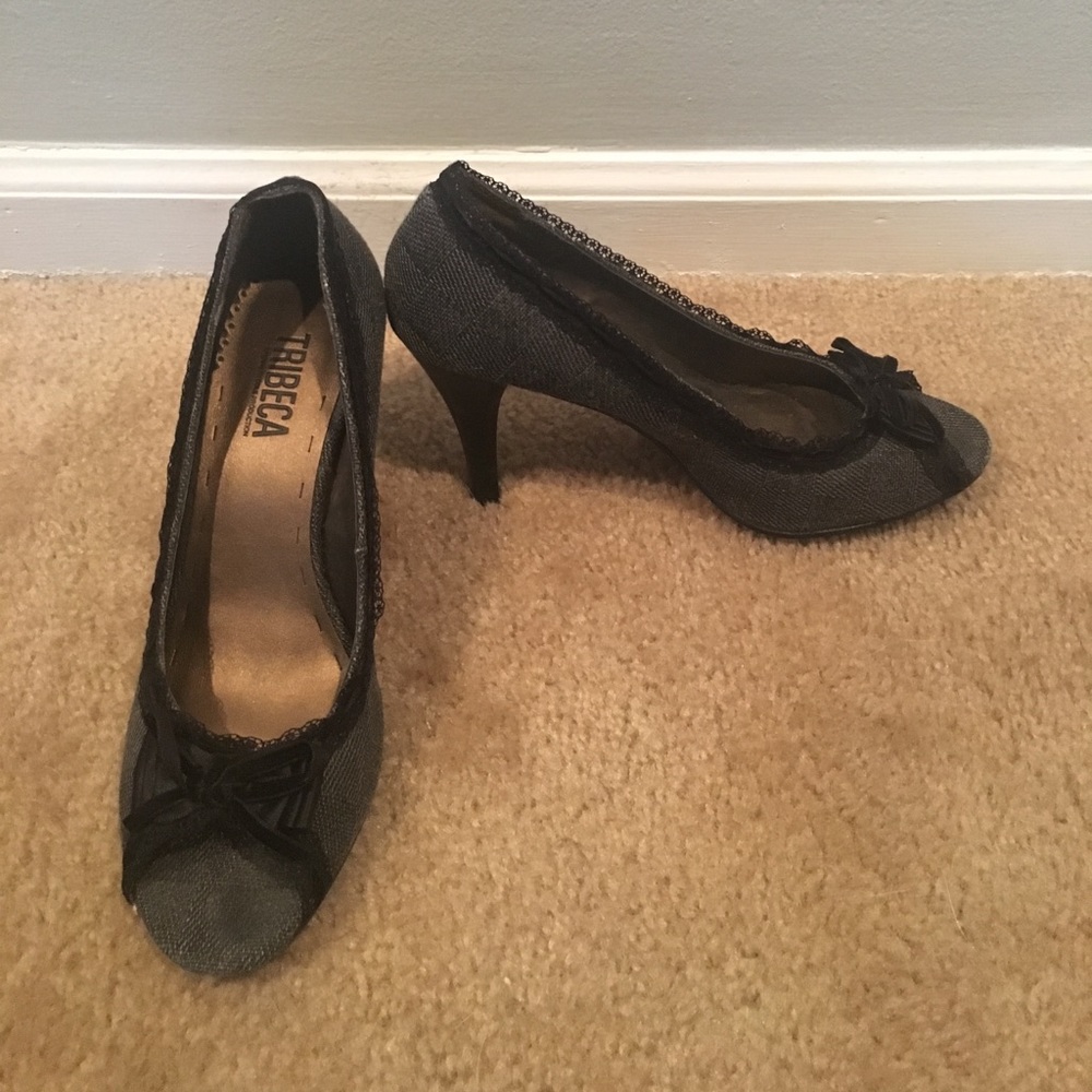 Tribeca by Kenneth Cole tweed heels w/ lace & bow.