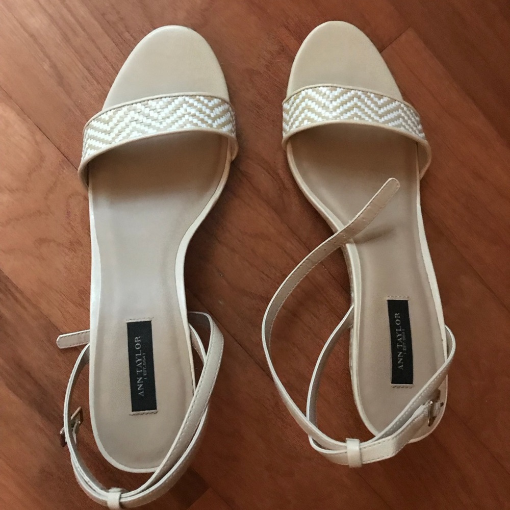 Ann Taylor Myriem Wedge Sandal size 9.5