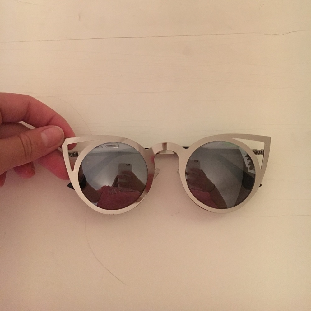 semi reflective cat style sunglasses