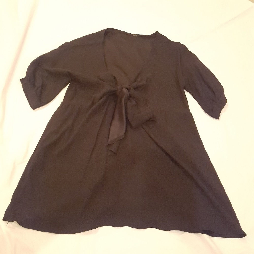 Alisha Levine V-neck Blouse w/ Tie