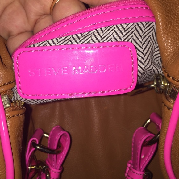 Steve Madden hot pink patent leather handbag - Picture 2 of 3