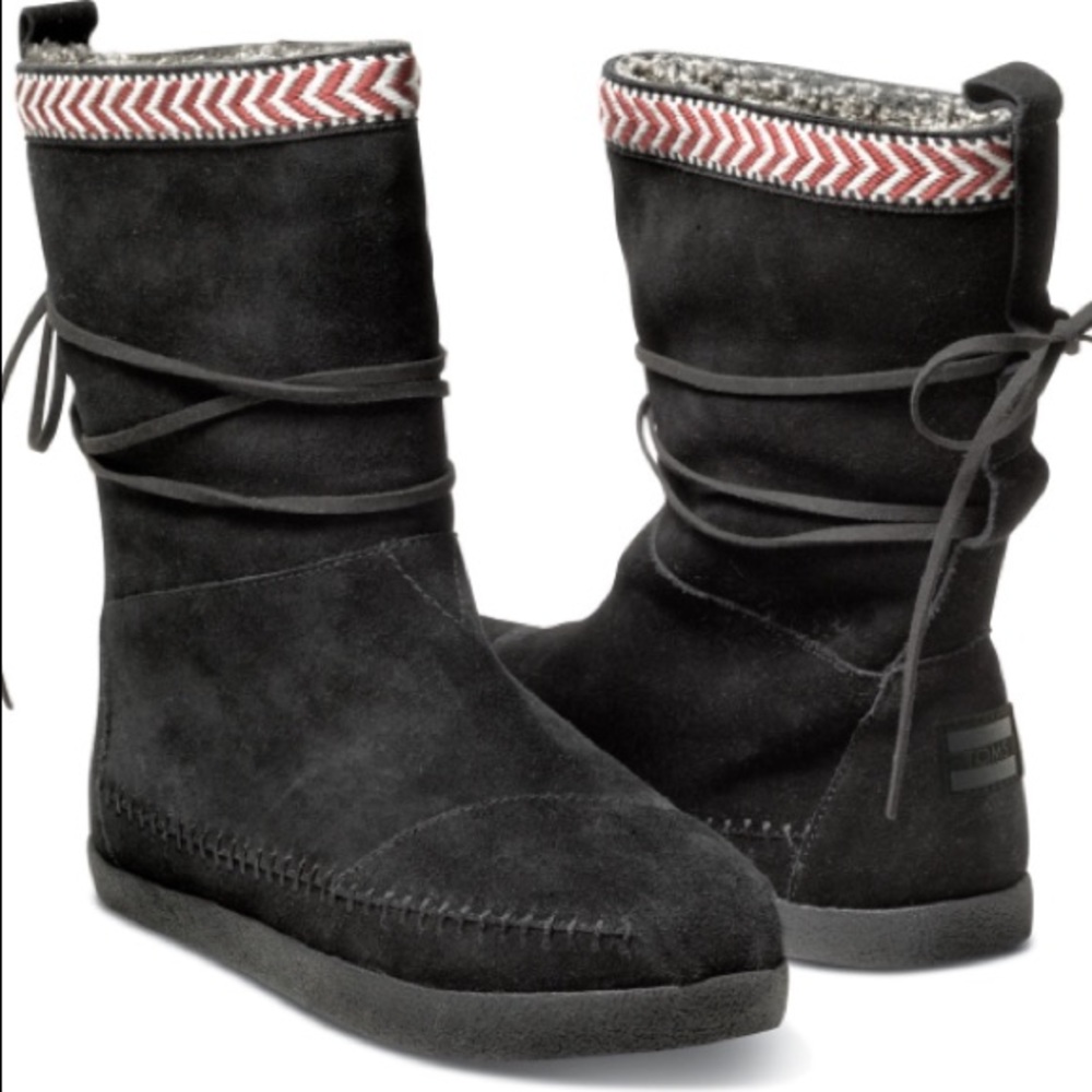 Like-new TOMS Nepal Black Suede Moccasin Boots! ❄️