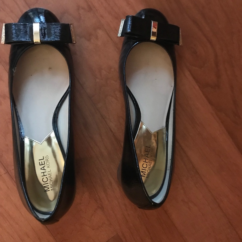 Michael Kors Black Patent Kiera Mid Pump size 10