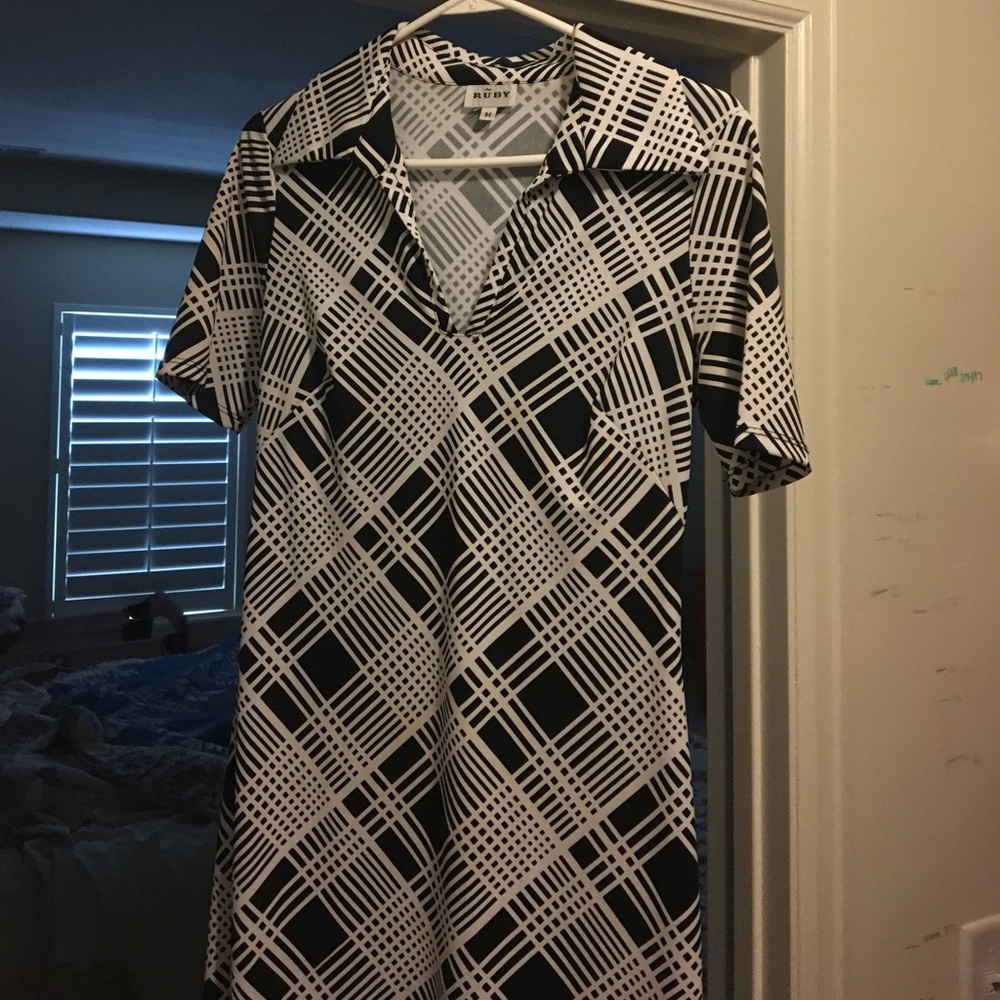 Black and White Retro Fitted Dress medium